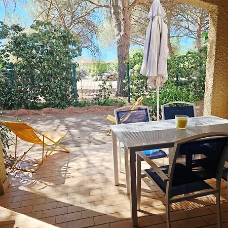 1 Chambre, Piscine, Terrasse Entre Port Et Apartament