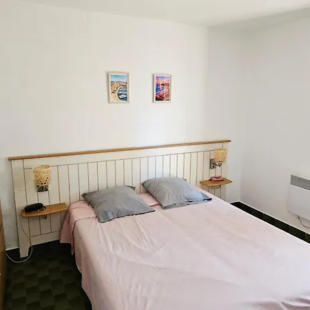 1 Chambre, Piscine, Terrasse Entre Port Et Appartement