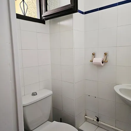 1 Chambre, Piscine, Terrasse Entre Port Et Appartement